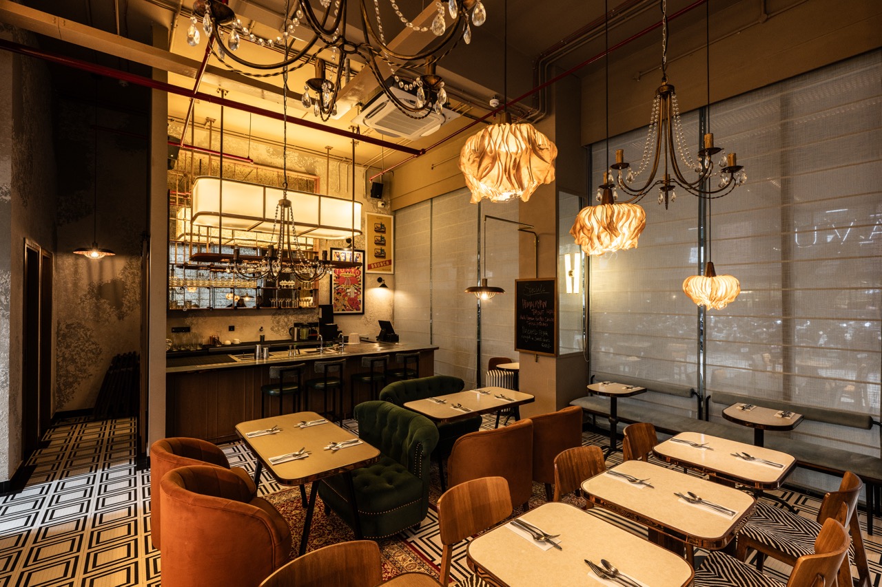 NĀVU’s soaring ceilings, sculptural lighting, and textured surfaces shape this chic restaurant